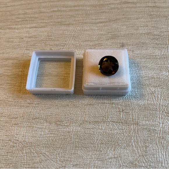 5.42 carat 12mm round Smokey Topaz - Picture 4 of 6